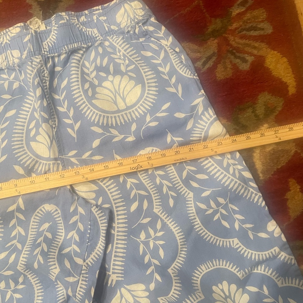 Joie Blue and White Cropped pants with Floral Print - Picture 6 of 6